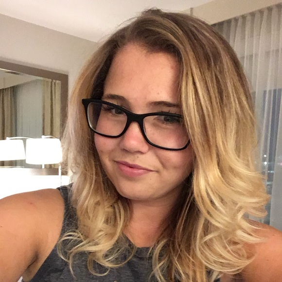 Meet your Posher, Stephanie - Picture 1 of 1